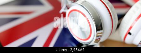 Cuffie sullo sfondo della bandiera della Gran Bretagna Foto Stock