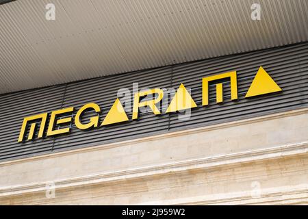 Bordeaux , Aquitaine Francia - 05 15 2022 : Megarama logo marchio e testo segno cinema cinema teatro francese Foto Stock