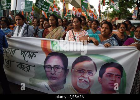 Kolkata, Bengala Occidentale, India. 20th maggio 2022. Tutti i sostenitori del Congresso indiano di Trinamool (AITMC) hanno una riunione di massa a sostegno di undici anni di completamento dell'AITMC Govt. Nel Bengala occidentale e dei loro alti leader, Mamata Banerjee, Capo Ministro del Bengala Occidentale e fondatore dell'AITMC, Dr. Partha Chatterjee, Segretario Generale del Bengala Occidentale dell'AITMC, Ex Ministro dell'istruzione scolastica e attuale Ministro dell'industria, del commercio e delle imprese, Govt. Del Bengala Occidentale, e Abhishek Banerjee, membro del Parlamento, Lok Sabha. (Credit Image: © Biswarup Gangully/Pacific Press via ZUMA Press Wire) Credi Foto Stock