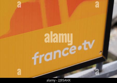 Bordeaux , Aquitaine Francia - 05 15 2022 : Francia testo del logo del canale televisivo e segno di marca della catena di emittenti francesi pubblica francia Foto Stock