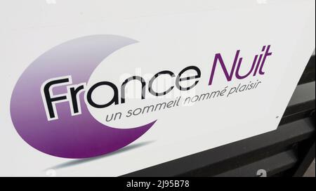 Bordeaux , Aquitaine Francia - 05 15 2022 : francia nuit sign text and brand logo shop del produttore venditore di materassi e cuscini negozio Foto Stock