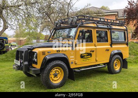 Trofeo Land Rover Defender Works V8, in mostra al Bicester Heritage Scramble il 23 aprile 2022 Foto Stock