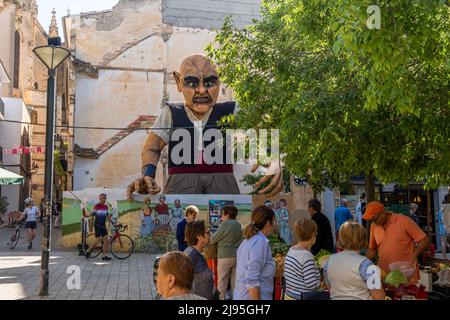 Manacor, Spagna; maggio 14 2022: Scultura gigante di un personaggio folk racconto della cultura maiorca, chiamato rondalles, situato nella strada, come parte del Foto Stock