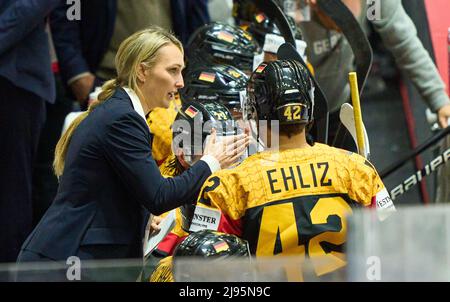 Jessica Campbell allenatore di assistenza in Germania, nella partita GERMANIA - ITALIA 9-4 del Campionato DEL MONDO IIHF DI HOCKEY SU GHIACCIO Gruppo B a Helsinki, Finlandia, 20 maggio 2022, Stagione 2021/2022 © Peter Schatz / Alamy Live News Foto Stock