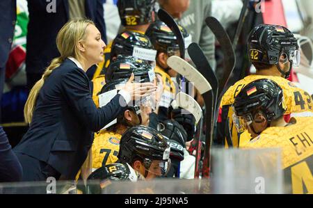 Jessica Campbell allenatore di assistenza in Germania, nella partita GERMANIA - ITALIA 9-4 del Campionato DEL MONDO IIHF DI HOCKEY SU GHIACCIO Gruppo B a Helsinki, Finlandia, 20 maggio 2022, Stagione 2021/2022 © Peter Schatz / Alamy Live News Foto Stock