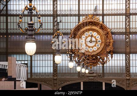 Orologio nel Musée d'Orsay, Parigi, Francia Foto Stock