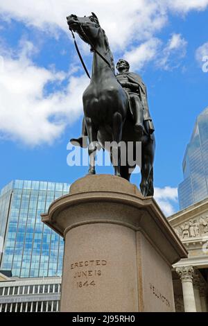 Statua equestre del Duca di Wellington fuori dal Royal Exchange di Londra Foto Stock