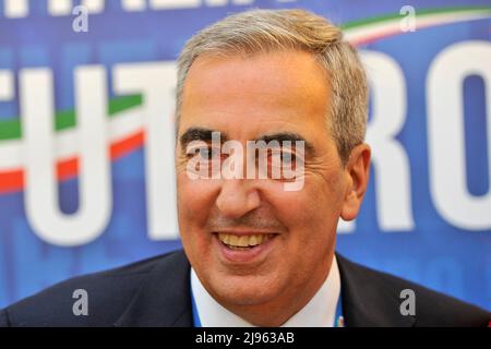 Napoli, Italia. 20th maggio 2022. Maurizio Gasparri Senatore d'Italia, durante la festa di forza Italia "l'Italia del futuro, la forza di Unione" che si è svolta al Palacongressi della Mostra d'Oltremare di Napoli. Napoli, Italia, 0 maggio 2022. (Foto di Vincenzo Izzo/Sipa USA) Credit: Sipa USA/Alamy Live News Foto Stock