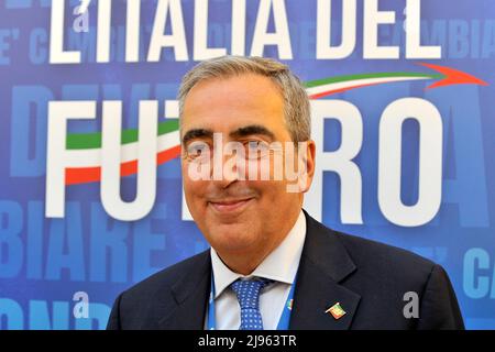 Napoli, Italia. 20th maggio 2022. Maurizio Gasparri Senatore d'Italia, durante la festa di forza Italia "l'Italia del futuro, la forza di Unione" che si è svolta al Palacongressi della Mostra d'Oltremare di Napoli. Napoli, Italia, 0 maggio 2022. (Foto di Vincenzo Izzo/Sipa USA) Credit: Sipa USA/Alamy Live News Foto Stock