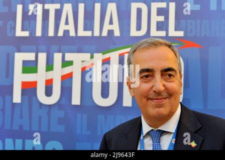 Napoli, Italia. 20th maggio 2022. Maurizio Gasparri Senatore d'Italia, durante la festa di forza Italia "l'Italia del futuro, la forza di Unione" che si è svolta al Palacongressi della Mostra d'Oltremare di Napoli. Napoli, Italia, 0 maggio 2022. (Foto di Vincenzo Izzo/Sipa USA) Credit: Sipa USA/Alamy Live News Foto Stock