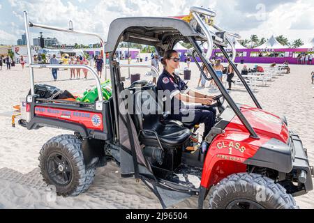 Miami Beach Florida, evento di FTX Off the Grid, evento di corse del Grand Prix di Formula uno 1 F1 nel weekend di gara, veicolo ATV Fire Rescue, guida di una donna di classe ISO 1 Foto Stock