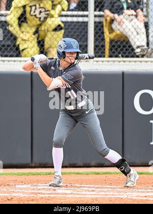 Orlando, Stati Uniti. 20th maggio 2022. 20 maggio 2022: Villanova Kelsey White (11) al bat durante l'azione di gioco di softball regionale di NCAA Orlando tra Villanova Wildcats e UCF Knights al complesso di softball di UCF a Orlando, Fl Romeo T Guzman/Cal Sport Media Credit: CAL Sport Media/Alamy Live News Foto Stock