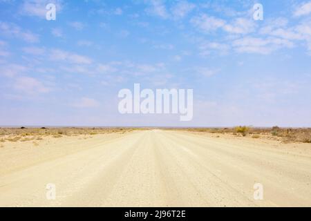 Vista panoramica degli orizzonti infiniti del Passo Tsaris (sulla strada del C19 attraverso i Monti Tsaris) nel deserto del Namib, Namibia, Africa Meridionale Foto Stock