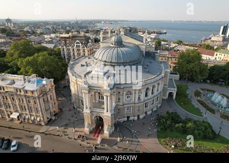 Odessa, Ucraina, Europa dell'Est. 26th Mar 2019. Veduta aerea, Teatro Nazionale Accademico di Opera e Balletto di Odessa (Helix) che volano sopra il Teatro dell'Opera. (Credit Image: © Andrey Nekrasov/ZUMA Press Wire) Foto Stock