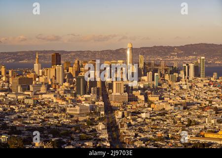 Lo Skyline di San Francisco in California USA durante il giorno Foto Stock