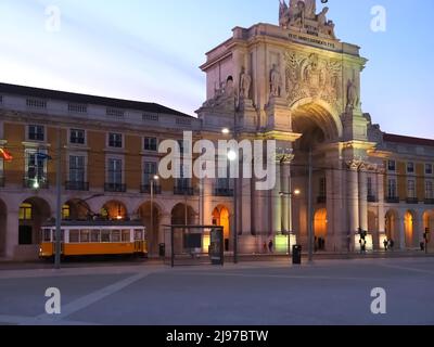 Grande praca de comercio a Lisbona di notte Foto Stock