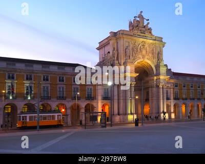 Grande praca de comercio a Lisbona di notte Foto Stock