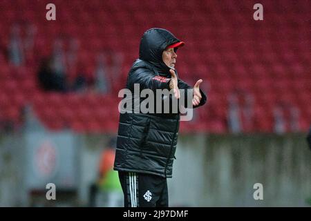 Técnico mano Menezes do Internacional, durante a partida entre Internacional e Independiente Medellín (col), pela 5ª rodada do Grupo e da Copa Sulamericana 2022, no Estádio Beira-Rio nesta tera-feira 17. Foto Stock