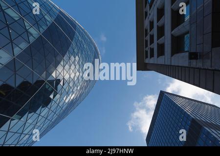 30 Saint Mary Ax, nota in modo informale come Gherkin, è un grattacielo commerciale nella City of London, il principale quartiere finanziario di Londra. Il piano 41 Foto Stock