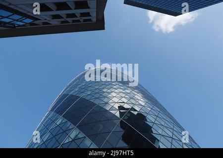 30 Saint Mary Ax, nota in modo informale come Gherkin, è un grattacielo commerciale nella City of London, il principale quartiere finanziario di Londra. Il piano 41 Foto Stock