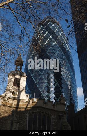 30 Saint Mary Ax, nota in modo informale come Gherkin, è un grattacielo commerciale nella City of London, il principale quartiere finanziario di Londra. Il piano 41 Foto Stock