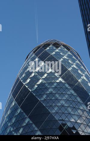 30 Saint Mary Ax, nota in modo informale come Gherkin, è un grattacielo commerciale nella City of London, il principale quartiere finanziario di Londra. Il piano 41 Foto Stock