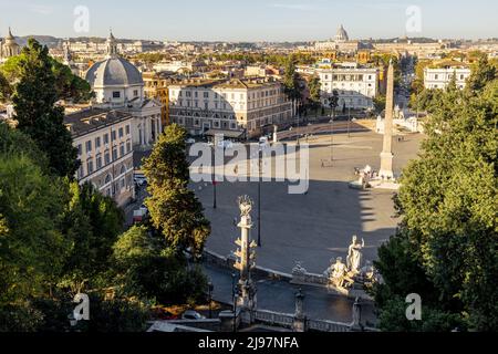 Paesaggio urbano della città di Roma in una mattinata di sole Foto Stock