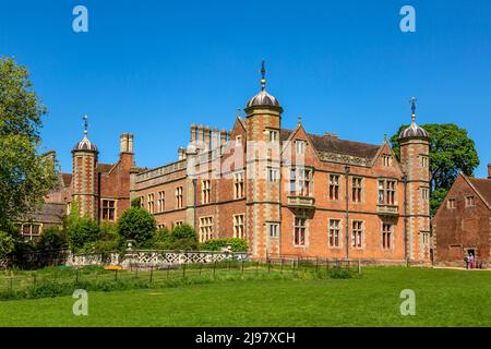 Bella Charlecote House & Gardens a Charlecote Park, Warwickshire. Foto Stock