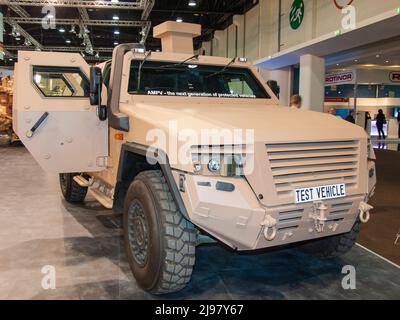 Veicolo di prova AMPV (Armored Multi-Purpose Vehicle) a IDEX 2011 Foto Stock
