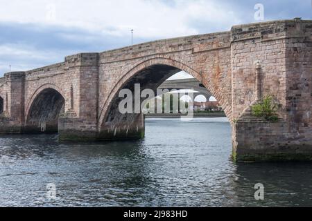 Inghilterra, Northumberland, Berwick-on-Tweed, vecchio ponte Foto Stock