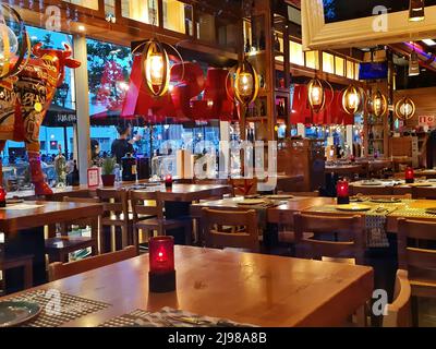 Pura brasa ristorante, interno. Situato nell'emblematico arena Las Arenas, che è stato convertito in un centro commerciale, Plaza Espanya, Barcellona. Foto Stock