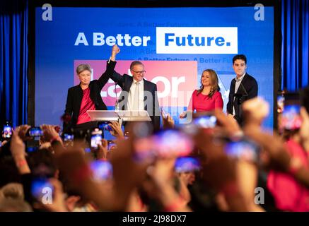 Sydney, Australia. 21st maggio 2022. Anthony Albanese reagisce dopo aver vinto le elezioni federali australiane del 2022 a Sydney, Australia, il 21 maggio 2022. Anthony Albanese ha rivendicato la vittoria per il suo partito laburista dopo che il primo Ministro Scott Morrison ha concesso la sconfitta nelle elezioni federali australiane del 2022 tenutesi a Satuday. Credit: Bai Xuefei/Xinhua/Alamy Live News Foto Stock