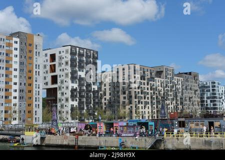 Ammira la spianata dell'isola di Aarhus (Aarhus Ø), una moderna città urbana che vive nella seconda città più grande della Danimarca Foto Stock