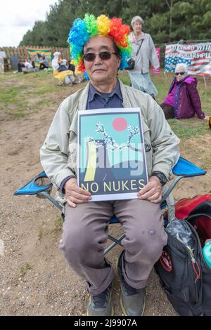 RAF Lakenheath, Suffolk, Regno Unito. 21st maggio 2022. Campagna per il disarmo nucleare protesta al di fuori della base aerea di Lakenheath a seguito di rapporti gli Stati Uniti si stanno preparando a mettere le armi nucleari sulla base. Penelope Barritt/Alamy Live News Foto Stock