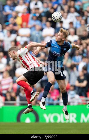 LONDRA, REGNO UNITO. MAGGIO 21st Jason McCarthy di Wycombe Wanderers testa la palla durante la partita della Sky Bet League 1 tra Sunderland e Wycombe Wanderers al Wembley Stadium di Londra sabato 21st maggio 2022. (Credit: Federico Maranesi | MI News) Credit: MI News & Sport /Alamy Live News Foto Stock