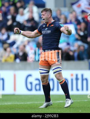 Magnus Bradbury di Edimburgo festeggia il secondo tentativo di gioco durante la partita del campionato di rugby al Murrayfield Stadium di Edimburgo. Data foto: Sabato 21 maggio 2022. Foto Stock