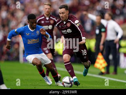 Heart of Midlothian's Barrie McKay in azione durante la finale della Scottish Cup ad Hampden Park, Glasgow. Data foto: Sabato 21 maggio 2022. Foto Stock