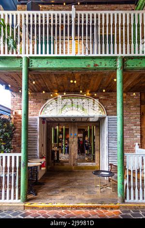 All'interno del Goods Way Courtyard- una sala da cucina in stile New Orleans e luogo di musica dal vivo a King's Cross, Londra, Regno Unito Foto Stock