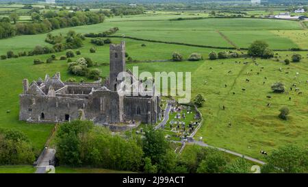 Quin una pittoresca cittadina nella regione di Shannon con le rovine di un monastero storico, Quin, Irlanda, maggio 21,2022 Foto Stock