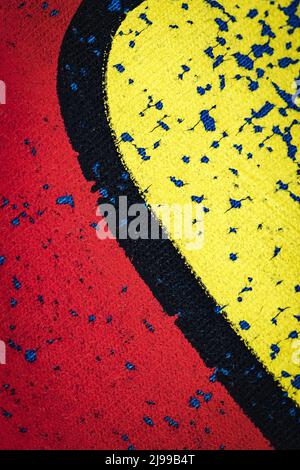 sfondo rosso e giallo dettaglio della vecchia pittura su tessuto Foto Stock