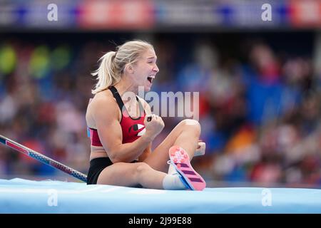 Sophie Cook of Great Britain festeggia una volta chiara presso la pole vault femminile durante il Muller Birmingham Diamond League Meeting presso l'Alexander Stadium di Birmingham, Inghilterra, il 21 maggio 2022. Foto di Scott Boulton. Solo per uso editoriale, licenza richiesta per uso commerciale. Nessun utilizzo nelle scommesse, nei giochi o nelle pubblicazioni di un singolo club/campionato/giocatore. Foto Stock