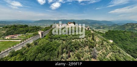 Castello superiore a Marostica visto da una panoramica aerea dall'alto durante una data di soletta Foto Stock