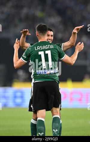 Stadio Olimpico, Roma, Italia. 21st maggio 2022. Serie A Football, SS Lazio versus Hellas Verona; Kevin Lasagna di Hellas Verona celebra dopo aver segnato il gol per 0-2 nel 14th minuti Credit: Action Plus Sports/Alamy Live News Foto Stock