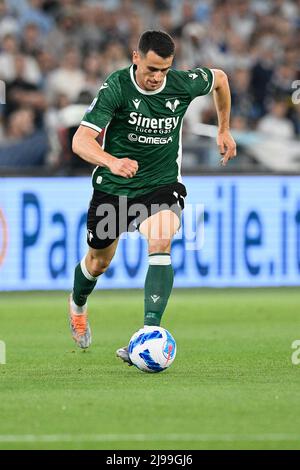 Stadio Olimpico, Roma, Italia. 21st maggio 2022. Serie A Football, SS Lazio versus Hellas Verona; Kevin Lasagna di Hellas Verona si rompe per segnare il suo obiettivo per 0-2 nel 14th minuti di credito: Azione Plus Sport/Alamy Live News Foto Stock