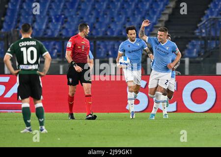 Stadio Olimpico, Roma, Italia. 21st maggio 2022. Serie A Football, SS Lazio versus Hellas Verona; Felipe Anderson della SS Lazio festeggia dopo aver segnato il traguardo per 2-2 nel 29th minuti di credito: Action Plus Sport/Alamy Live News Foto Stock