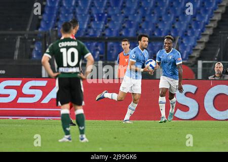 Stadio Olimpico, Roma, Italia. 21st maggio 2022. Serie A Football, SS Lazio versus Hellas Verona; Felipe Anderson della SS Lazio festeggia dopo aver segnato il traguardo per 2-2 nel 29th minuti di credito: Action Plus Sport/Alamy Live News Foto Stock