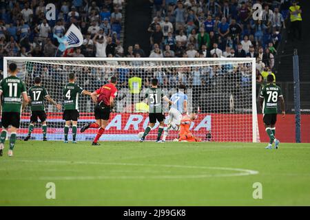 Stadio Olimpico, Roma, Italia. 21st maggio 2022. Serie A Football, SS Lazio versus Hellas Verona; Felipe Anderson della SS Lazio segna l'obiettivo per il 2-2 nei 29th minuti Credit: Action Plus Sports/Alamy Live News Foto Stock