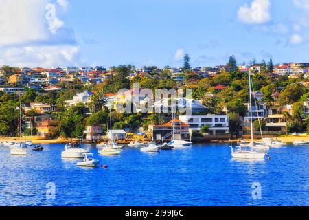 Vaucluse Wealty sobborgo sul lungomare di Sydney Harbour intorno a Double Bay - case residenziali vista dal traghetto. Foto Stock