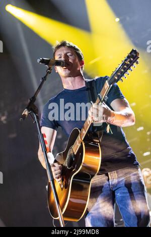 Milano Italia. 21 maggio 2022. Il cantautore inglese James Hillier Blount, meglio noto come JAMES BLUNT, si esibisce dal vivo sul palco al Mediolanum Forum durante il "Once upon A Mind Tour". Foto Stock