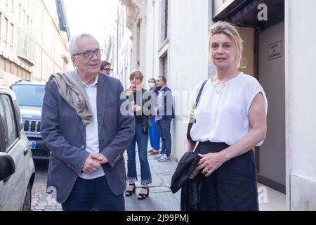 21 maggio 2022, Roma, RM, Italia: Regista italiano Marco Bellocchio e attrice italiana Margherita Acquista fuori quattro Fontane cinema a Roma, prima della presentazione del film ''Esterno Notte' (Credit Image: © Matteo Nardone/Pacific Press via ZUMA Press Wire) Foto Stock